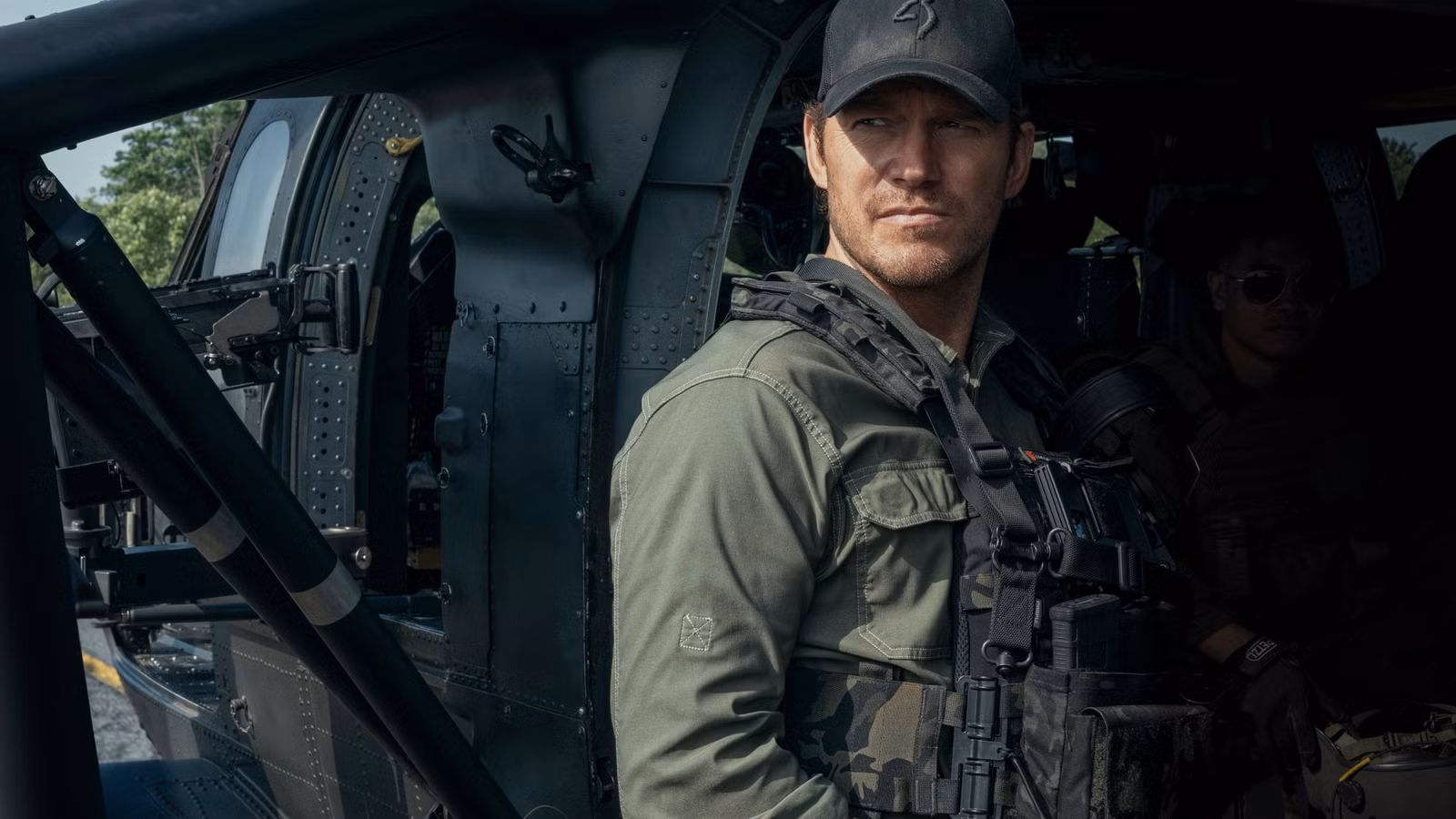 the-terminal-list-season-2-cover-story-featured-image-screenrant-1.avif